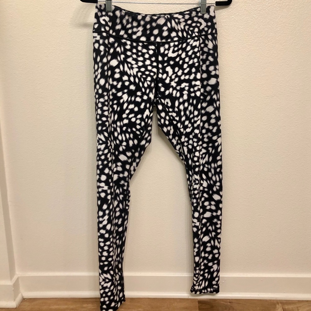 Zella Black and White Spotted Leggings Size: M